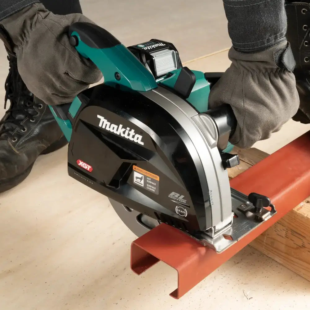 Cortadora de Metal Inalámbrica CS002G MAKITA