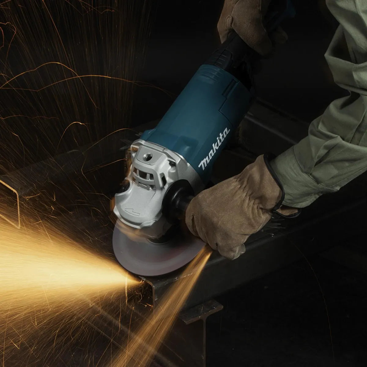 Esmeril Angular 7″ 2.200W GA7060 MAKITA